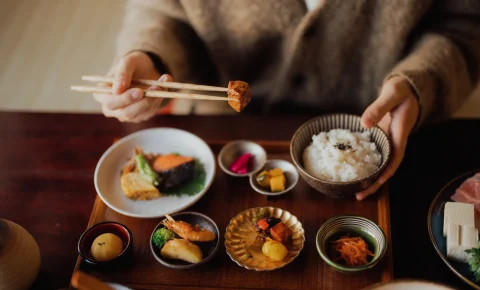 Alimentación y sueño, lo que comes influye en cómo duermes