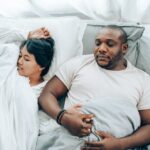 ¿La postura importa? Guía para encontrar la posición ideal para dormir y descansar mejor