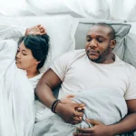 ¿La postura importa? Guía para encontrar la posición ideal para dormir y descansar mejor