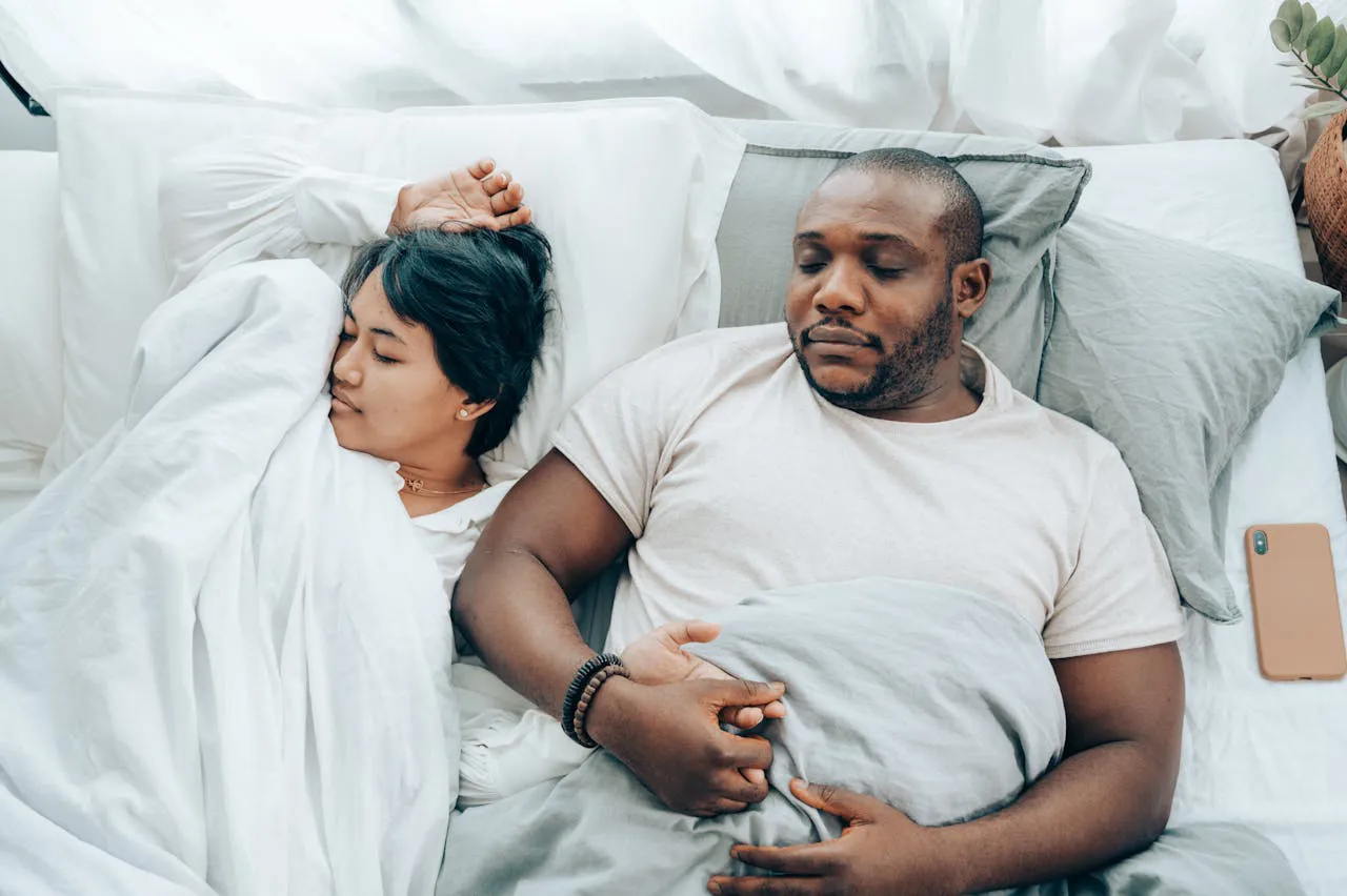 ¿La postura importa? Guía para encontrar la posición ideal para dormir y descansar mejor