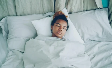 Remedios virales para dormir ¿qué dice la evidencia científica sobre los sleep hacks?